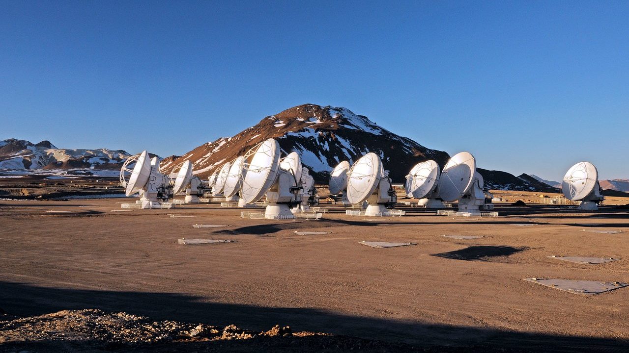 ALMA antennas on the Chajnantor Plateau, 5000 m above sea level
